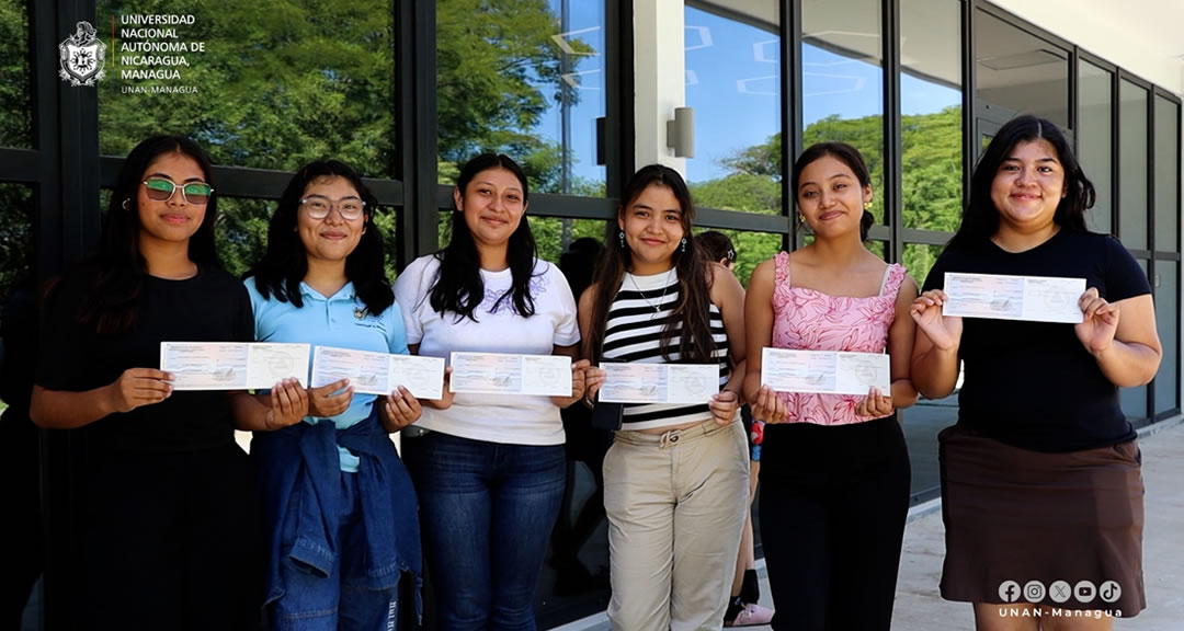 Estudiantes de la UNAN-Managua reciben Becas Pueblo Presidente