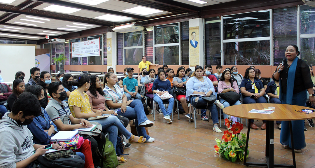 Sistema Bibliotecario promueve la educación inclusiva mediante el análisis de obras literarias