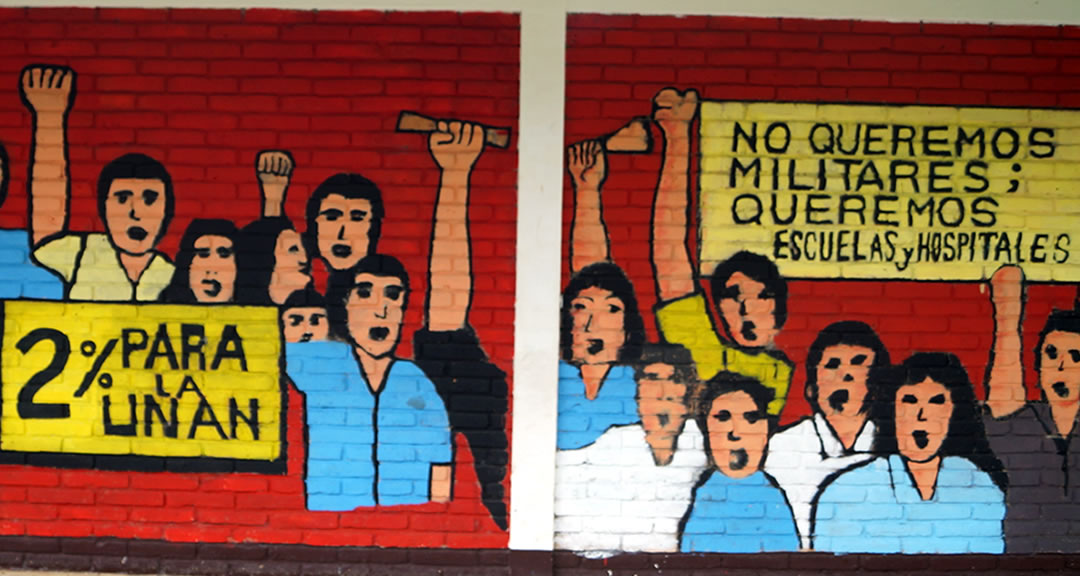 Uno de los primeros murales elaborados en la Universidad en homenaje a las luchas del 2%.