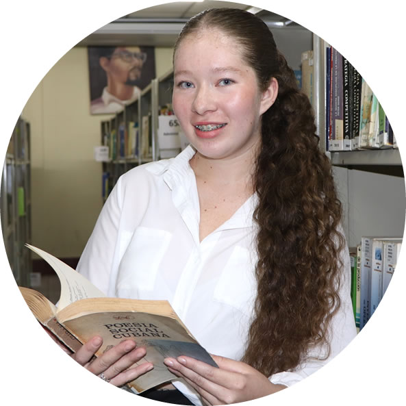 Zayda Marina, joven apasionada por el aprendizaje y desarrollo de la literatura