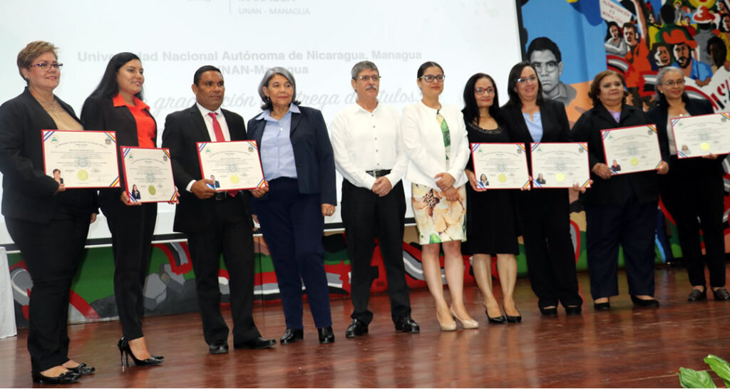 Funcionarios del INIDE se gradúan de dos programas de maestrías en la UNAN-Managua