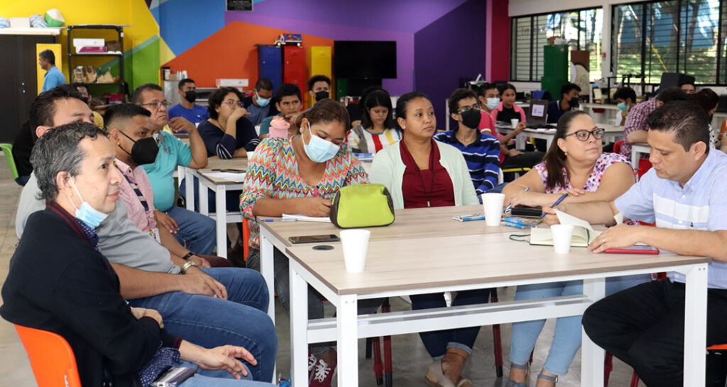 Docentes se capacitan en el manejo de tecnologías emergentes