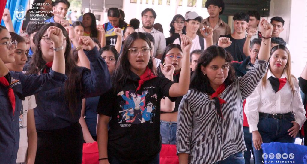 Con ofrendas florales, comunidad universitaria recuerda al comandante Tomás Borge
