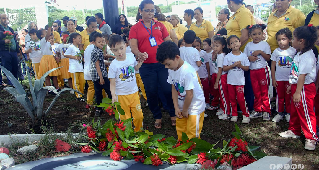 Mimados de la Revolución y comunidad universitaria rinden homenaje a Arlen Siu