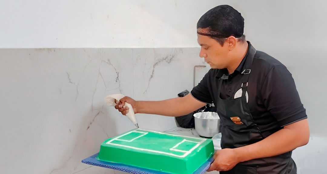 Pedro Otoniel Chavarría Delgadillo, estudiante de Mercadotecnia: « la clave es aprovechar el tiempo, saber organizar y controlar las actividades con dedicación y disciplina»