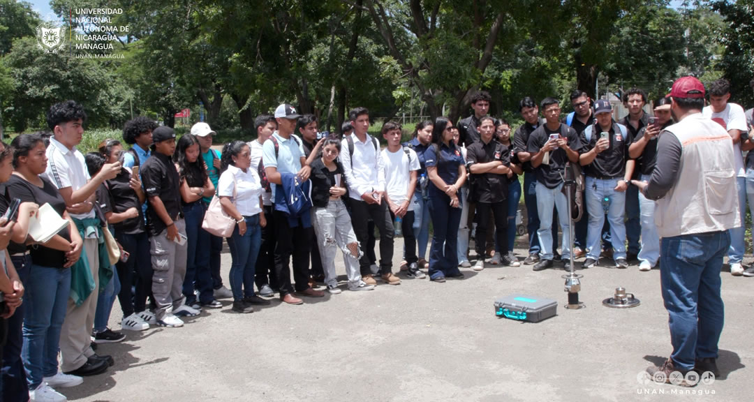 Instituto de Geología y Geofísica recibe a estudiantes de universidades públicas