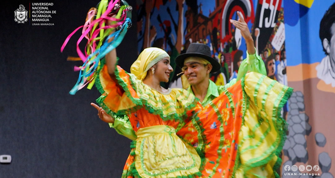 Día Nacional del Huipil es celebrado por la comunidad universitaria con Pasarela de trajes