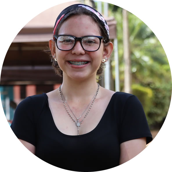 Estudiante de Psicología del CUR-Carazo destaca por su valentía, resiliencia, talento artístico y compromiso con su entorno