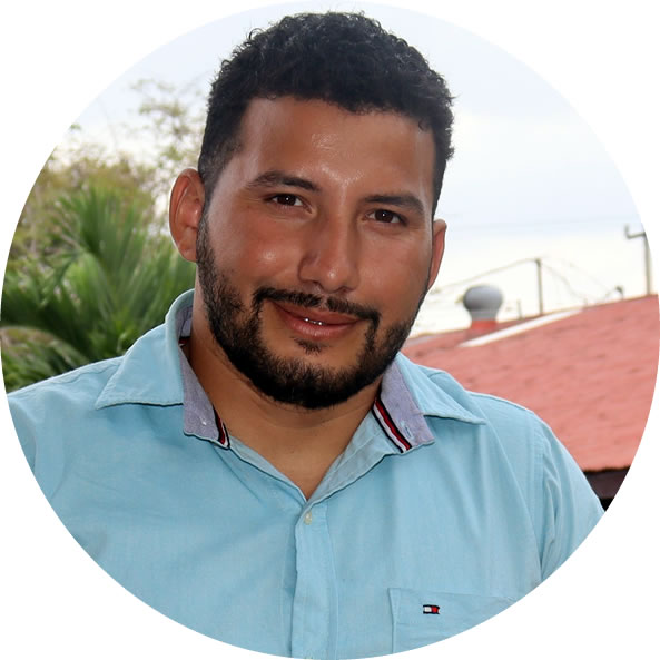 Magdiel Castellón, profesional comprometido con el aprendizaje de las ciencia