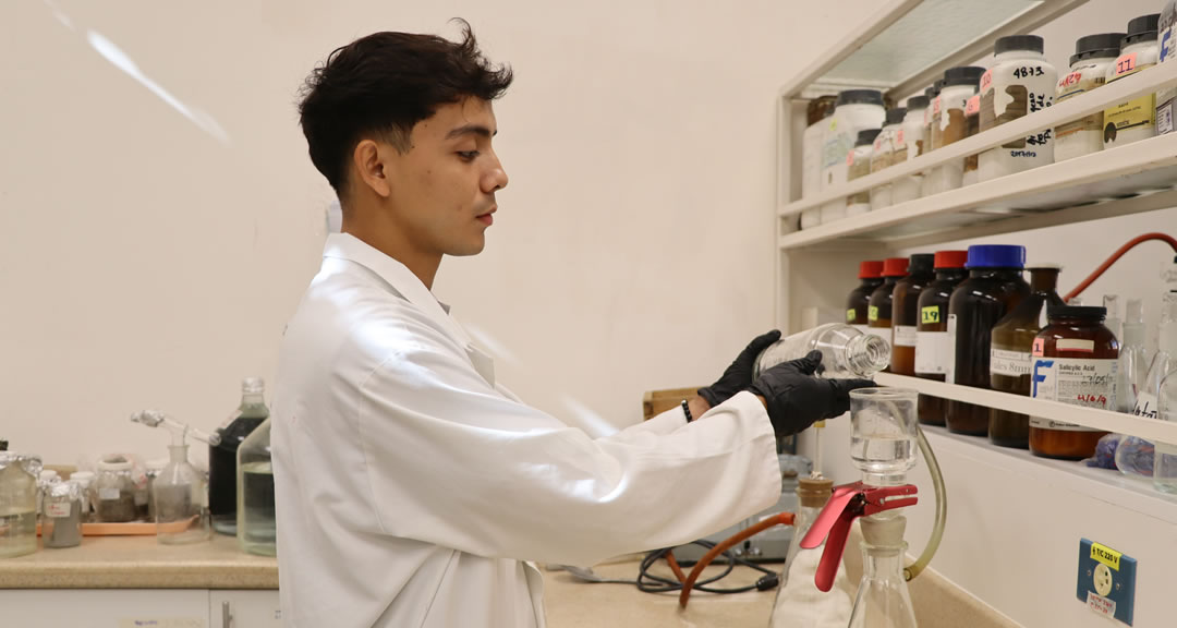 Axel González, futuro químico ambiental, apasionado también por el deporte