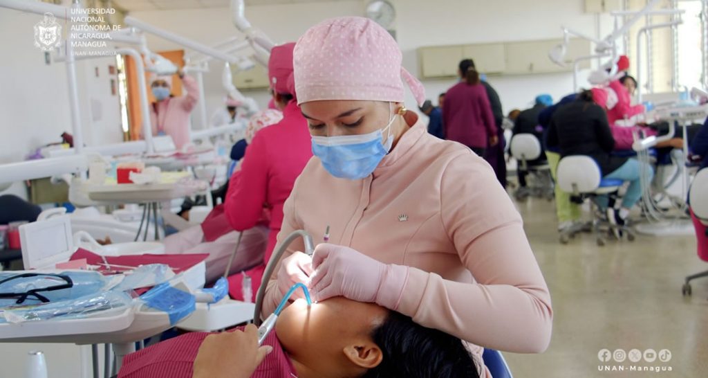 Estudiantes brindan más de 100 atenciones en salud bucal