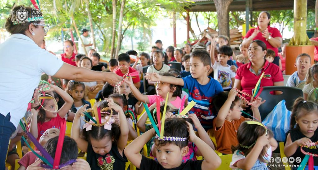 Protagonistas del Preescolar Arlen Siu saludan las fiestas decembrinas