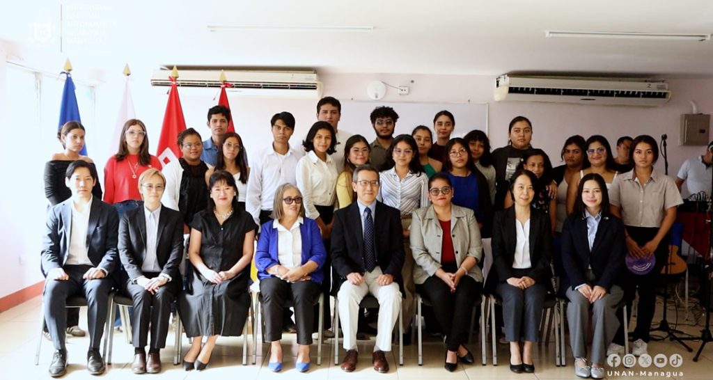 Academia de Idiomas Brian Wilson inicia el curso de japonés y realiza el festival África-Nicaragua