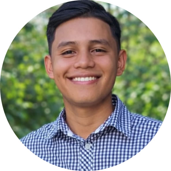 Entre aulas y cultivos la vocación de Isaí López