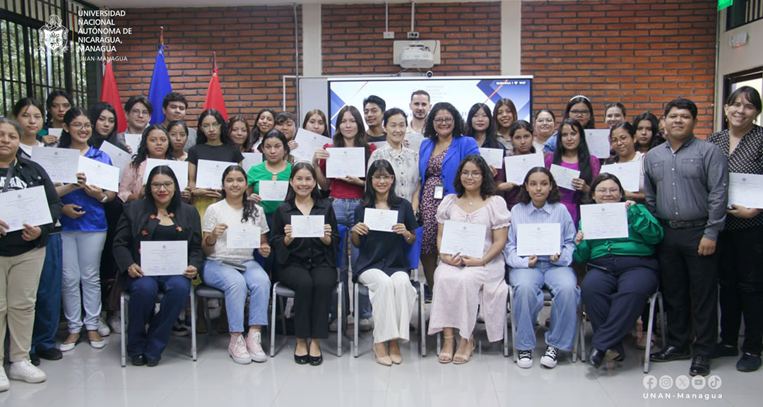 Centro de Idiomas y Culturas de la UNAN-Managua entrega certificados a estudiantes de cursos libres