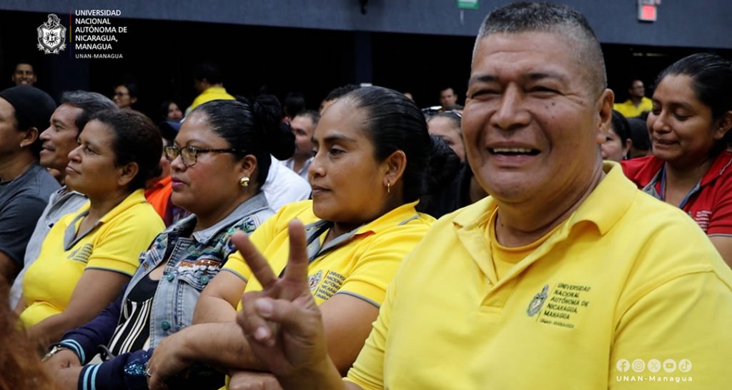 Trabajadores administrativos celebran 54 años de fundación del SITRA