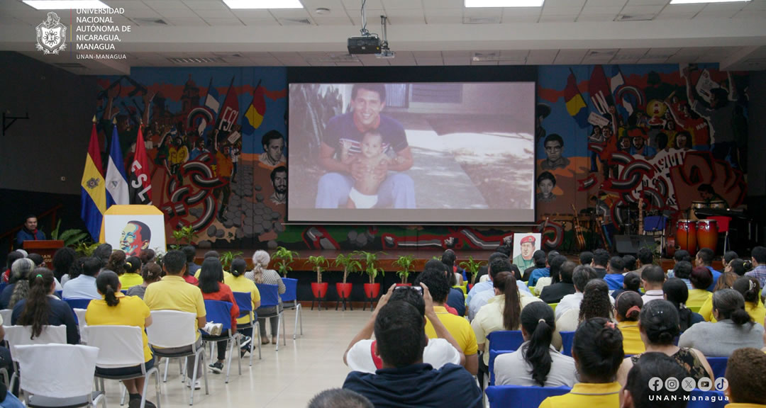 Con cantata y presentación fotográfica se conmemora natalicio del Comandante Chávez