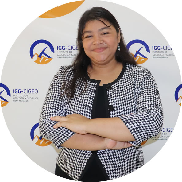 Perla Somarriba, joven apasionada por las ciencias geológicas y comprometida con la calidad educativa