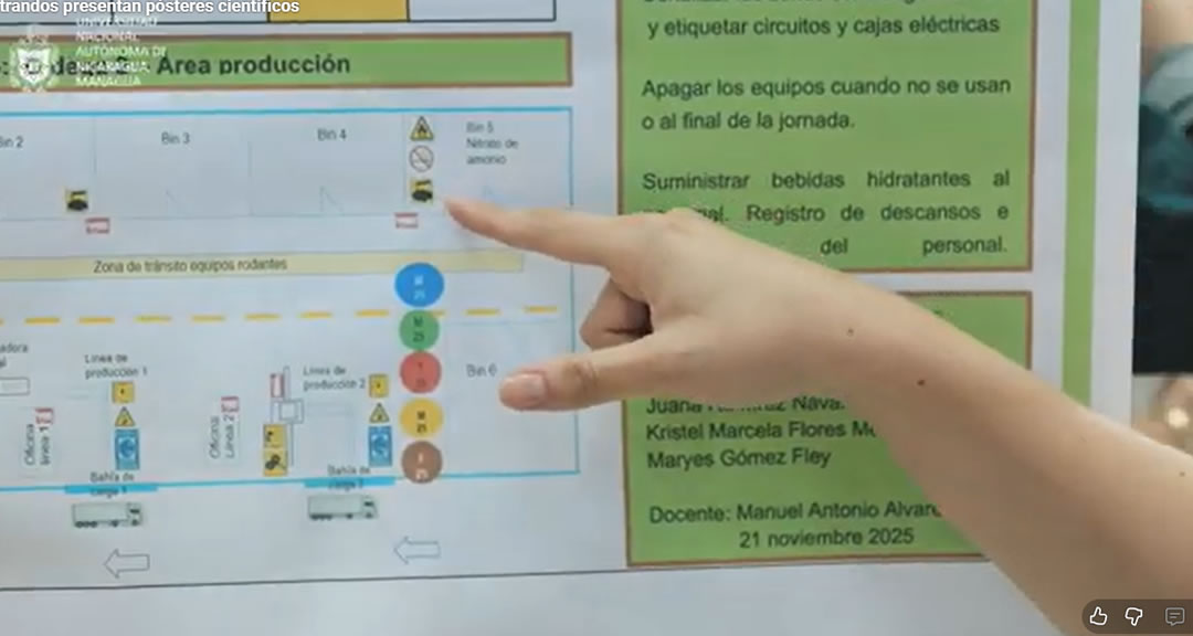 Maestrandos presentan pósteres científicos