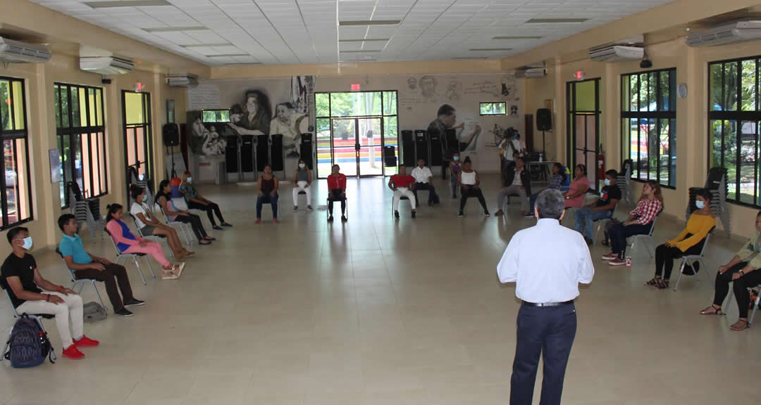 Participantes del taller de ejercicios de relación y control emocional