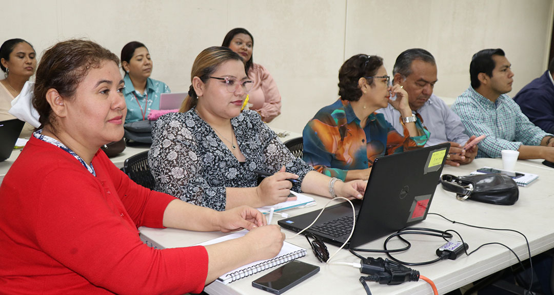 Docentes de Ciencias Sociales y Jurídicas fortalecen sus capacidades en redacción de artículos científicos para publicar en Revistas Indexadas