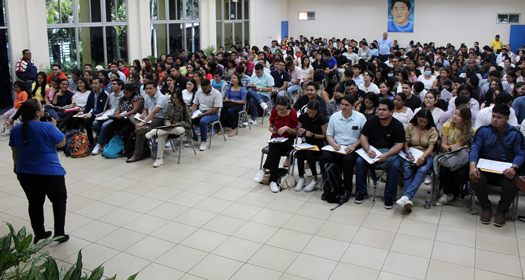 Estudiantes de Medicina se preparan para realizar internado rotatorio