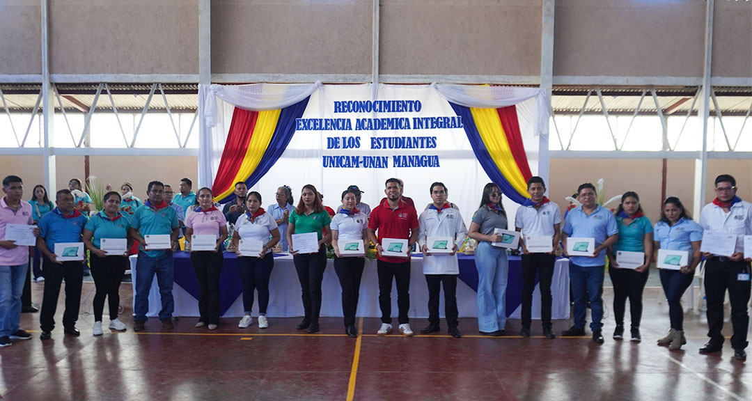 Estudiantes de Boaco y Chontales reciben galardón a la excelencia académica integral