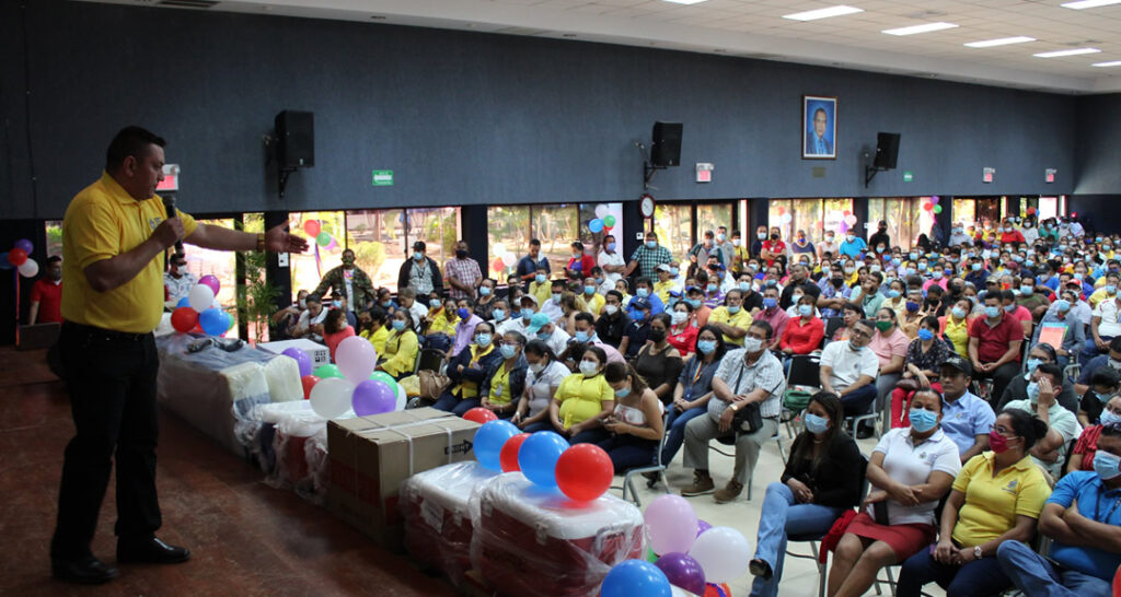 Trabajadores de la UNAN-Managua celebran el 49 aniversario del SITRA