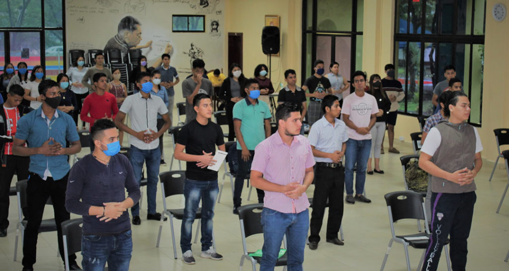 UNAN-Managua realiza talleres de relajación con becados internos