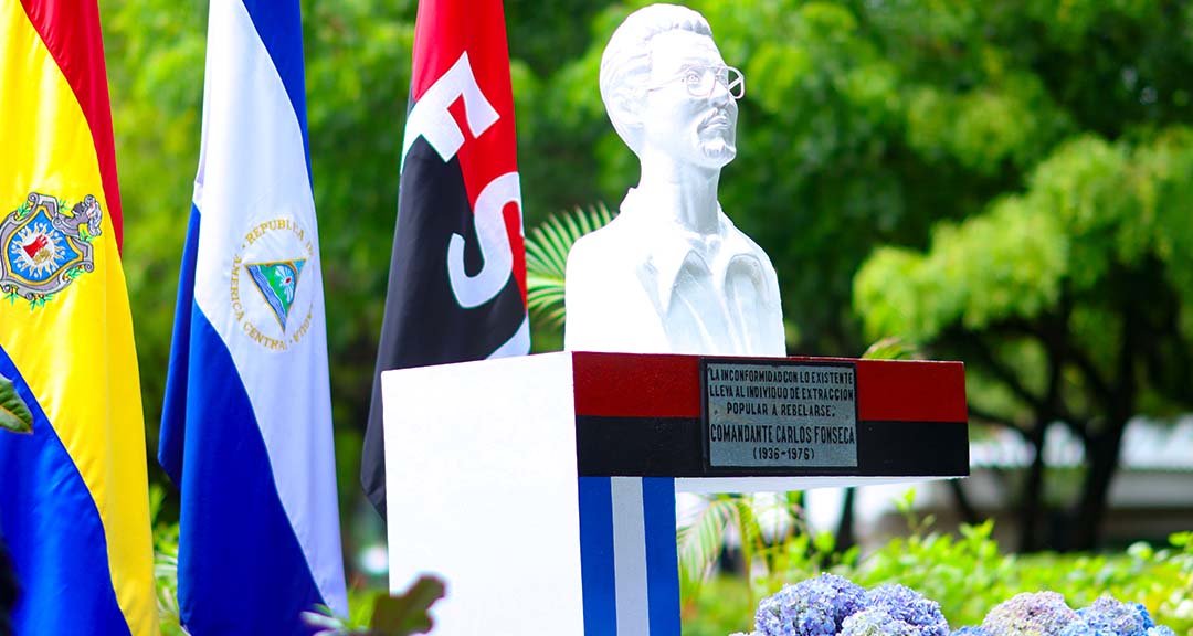 Comunidad universitaria conmemora el natalicio del Comandante Carlos Fonseca Amador