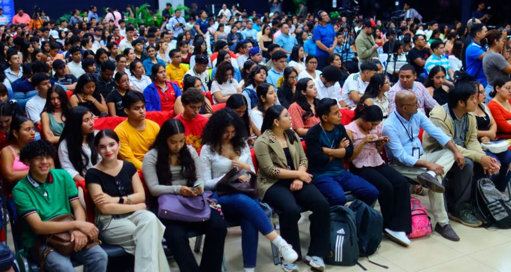 Comunicadores de universidades públicas del país sostienen encuentro con delegación de RT en Español en la UNAN-Managua