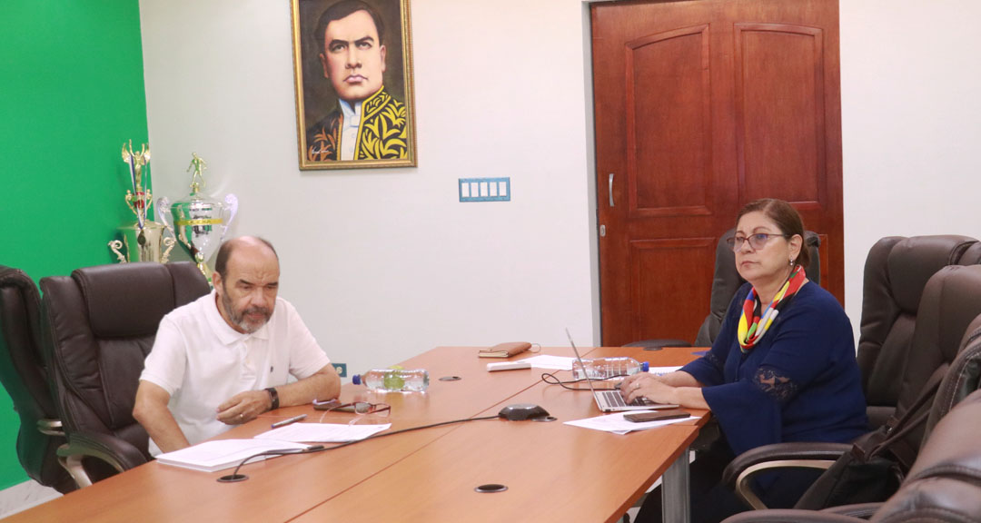 Dra. Rodríguez Pérez, rectora, y el Dr. Luis Alfredo Lobato Blanco, vicerrector general, participan en la sesión 3-2023 del Consejo Universitario. 