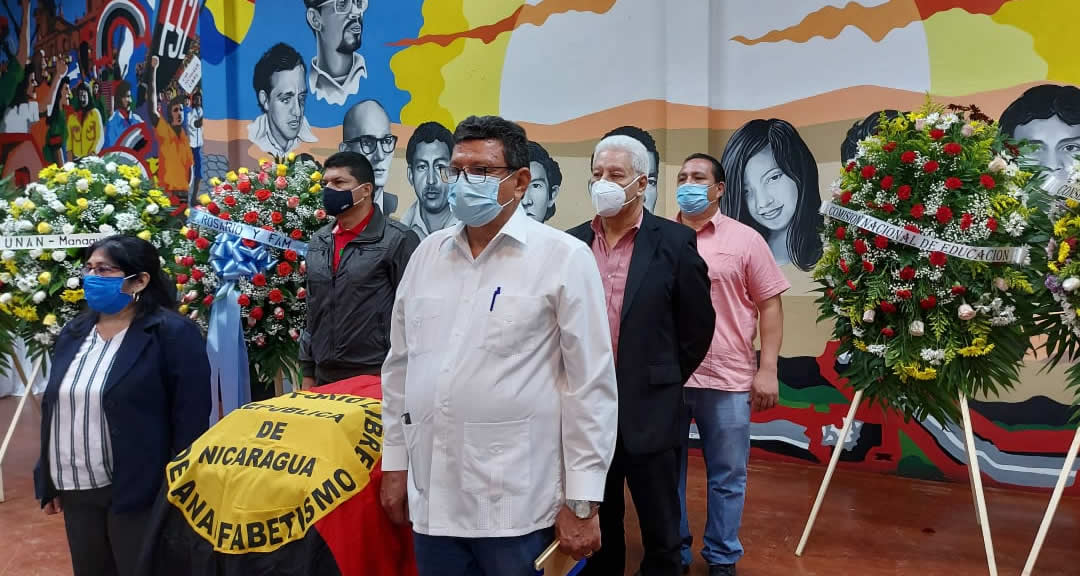 Honras fúnebres del doctor Miguel de Castilla se realizan en la UNAN-Managua