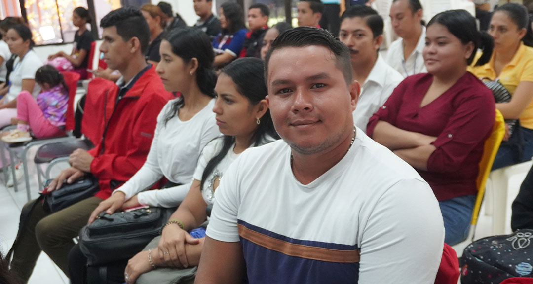 Con la participación de estudiantes y docentes de la Licenciatura en Ciencias de la Educación con mención en Ciencias Sociales, así como de conferencistas extranjeros, se celebró en la UNAN-Managua/CUR-Chontales, el Primer Congreso Internacional de Ciencias Sociales con el lema «Resistencia, Diálogo y Lucha». Este evento académico se desarrolló en Recinto Universitario Cornelio Silva Argüello, con ocasión del Día de la Resistencia Indígena, Negra y Popular. El congreso permitió la presentación de 17 ponencias, a cargo de docentes del CUR-Chontales, de universidades públicas del departamento, de centros de secundaria, de conferencistas de Argentina, Guatemala y Haití, quienes participaron en modalidad virtual y de estudiantes de esta carrera. Esta iniciativa tuvo como propósito fortalecer la difusión y el análisis de investigaciones en el ámbito de las ciencias sociales, incentivando un pensamiento crítico que impulse el desarrollo educativo, institucional y social, tanto a nivel nacional como regional. Se destacó que desde la Sociología, Antropología, Economía e Historia se puede profundizar en el conocimiento de las sociedades, sus relaciones y formas de desarrollo. Asimismo, se agregó que este espacio permite reflexionar, dialogar y construir conocimientos para buscar soluciones a los agrandes desafíos de la sociedad, en donde las Ciencias Sociales son un faro que ilumina la comprensión de la complejidad de los diferentes fenómenos, contribuyendo a la construcción de la memoria histórica, la promoción del diálogo de saberes y el respeto a la diversidad para el bien común.