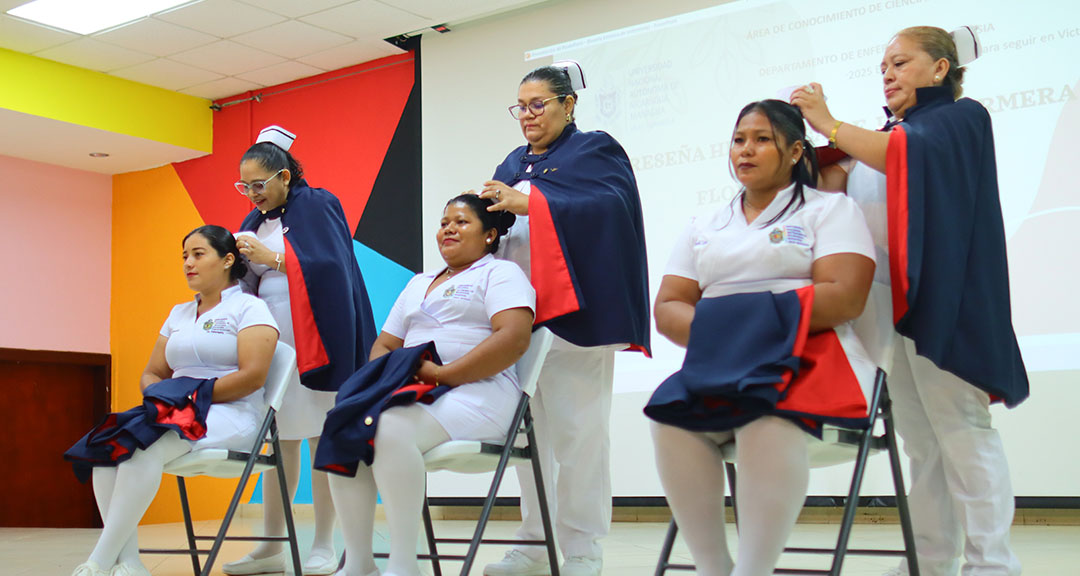 Enfermeras y enfermeros ratifican su compromiso con la salud de las familias