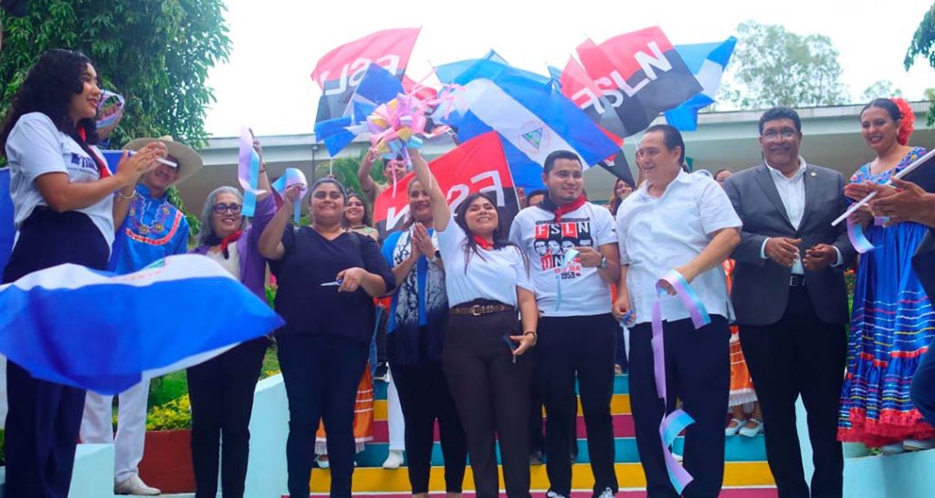 Juventud heroica celebra inauguración de Academia de Idiomas Brian Wilson
